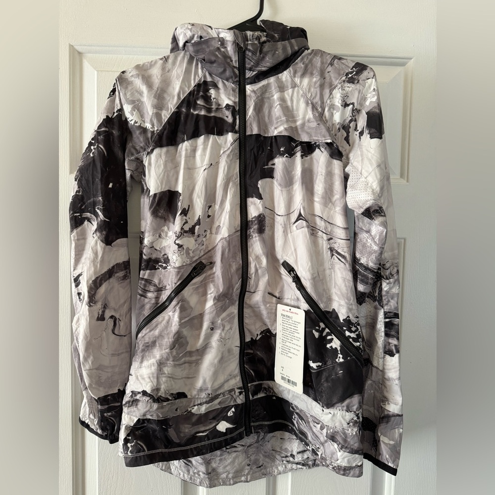 (NWT) Lululemon wind and rain jacket